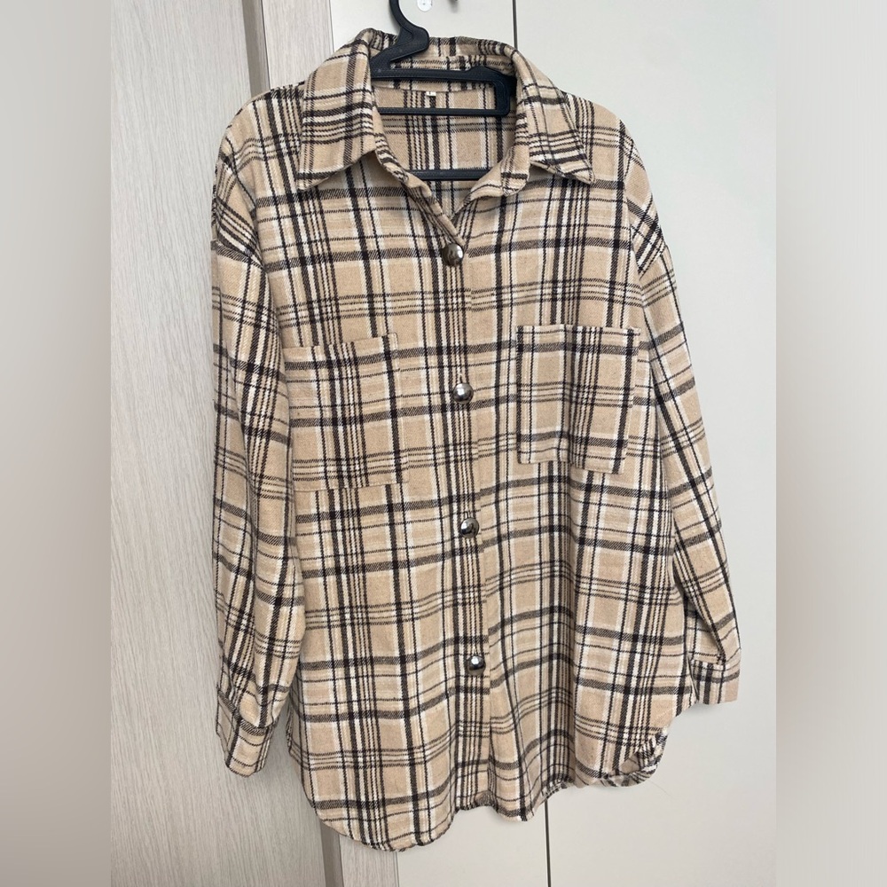 Plaid Button-Up Shirt Jacket Shacket in Beige and Black